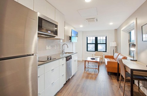 Hanover Place Apartment | FRONTDESK Bright Studio Apt near Union Station