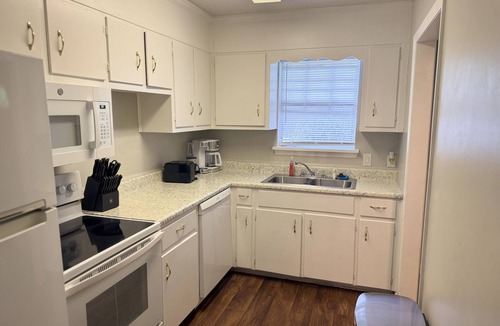 Enterprise Apartment | Ft Novosel 9 miles away. Quiet 2-bedroom Townhouse in Enterprise with WiFi, AC