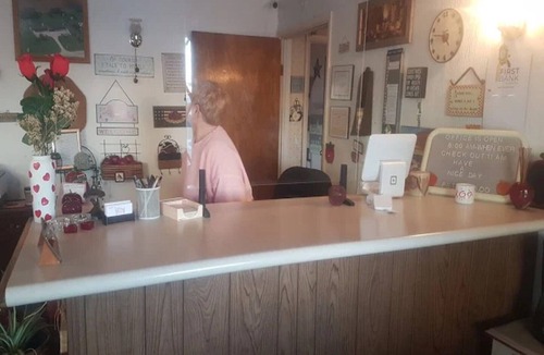 Eagle Grove Apartment | Full Bed Non-Smoking