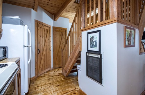 Scaly Mountain Cabin | Fun 3-bedroom cabin directly on rushing stream near Highlands and attractions