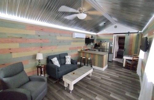 Honea Path Cabin | Furnished charming 1-bedroom cabin near Greenville in peaceful Honea Path.