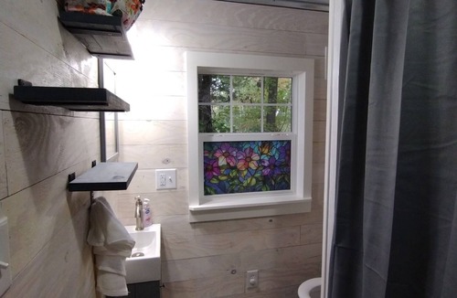 Honea Path Cabin | Furnished charming 1-bedroom cabin near Greenville in peaceful Honea Path.