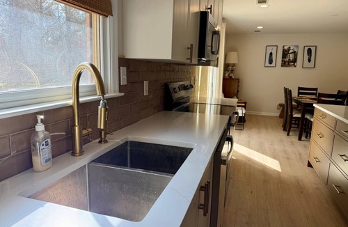 Bogart House | Furnished Cozy 3-bedroom bungalow in charming Watkinsville with AC and gym