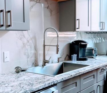 Faubourg Lafayette Apartment | Gallery Alive!