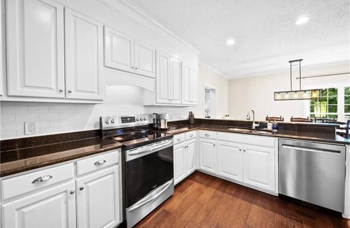 Grove Hill House | Gameday! 5-bedroom home in Auburn, close to campus!