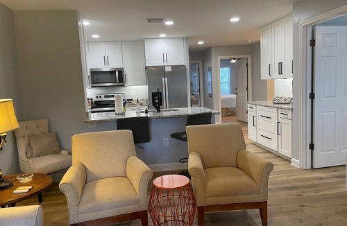 Keowee Condo | GAMEDAY GETAWAY! Marvelous 4-bedroom condo in Seneca with AC, fitness room, WiFi