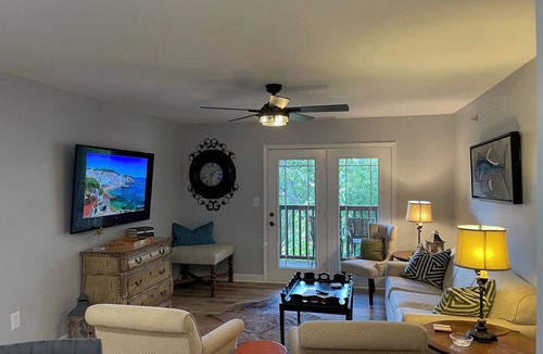 Keowee Condo | GAMEDAY GETAWAY! Marvelous 4-bedroom condo in Seneca with AC, fitness room, WiFi