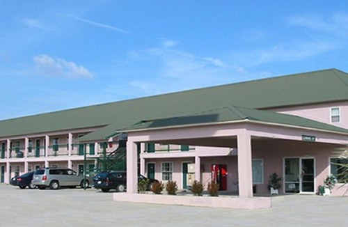 Metter Hotel | Garden Inn & Suites - Metter
