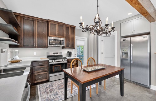 Saint Simons Island Cottage | "Garottage" Mid-island Quiet Comfy Space