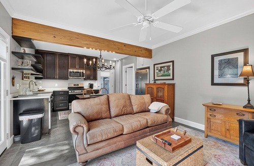 Saint Simons Island Cottage | "Garottage" Mid-island Quiet Comfy Space