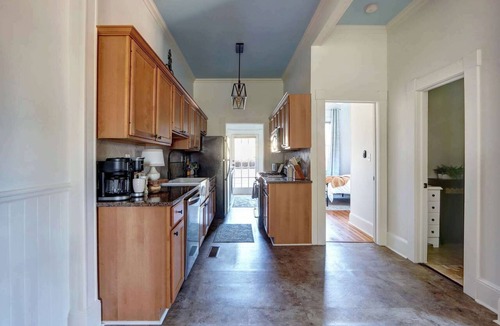 Beach Institute Apartment | Gaston Street Grace | 4BR Near Forsyth Park