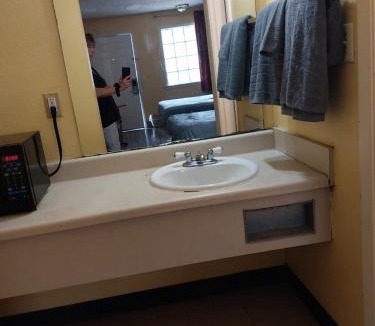 Jackson Apartment | Gated 2 Queen Beds Hotel Room 112