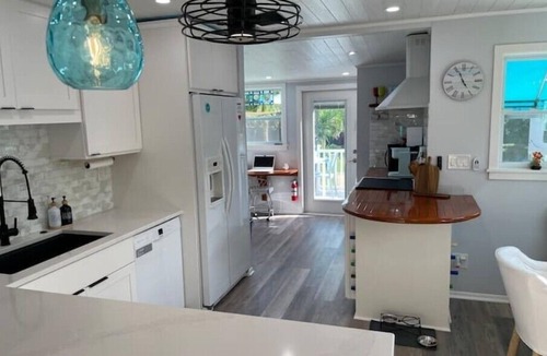 Delray Beach Cottage | Gated Delray Beach cottage, dog friendly, 0,8 walk to downtown 1.8 to beach