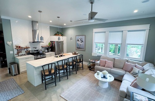 Fairhope House | Gated King Garden Cottage Walkable to Downtown
