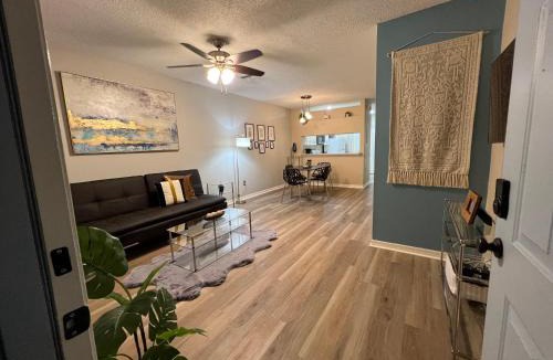 New Tampa House | Gated Upscale 2BR Townhome - KING Bed, Pool, WiFi, Wash & Dry, AC, Private Patio facing preserves, Free Parking - NICE FOR Medical, Business, Groups, Relo - by Moffitt Cancer CTR, Tampa Palms, Hunters Green, Live Oak, Cory Lake, New Tampa, Wesley Chapel