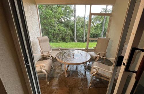 New Tampa House | Gated Upscale 2BR Townhome - KING Bed, Pool, WiFi, Wash & Dry, AC, Private Patio facing preserves, Free Parking - NICE FOR Medical, Business, Groups, Relo - by Moffitt Cancer CTR, Tampa Palms, Hunters Green, Live Oak, Cory Lake, New Tampa, Wesley Chapel