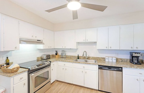 Siesta Key Apartment | Gertrude's Siesta | 100% Private, 8-steps to Beach Path! 4-min Dining & Music! Snorkeling, Sunsets!