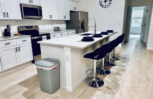 Sanford House | Getaways, your way! Spacious & Modern 3BR, 2BA