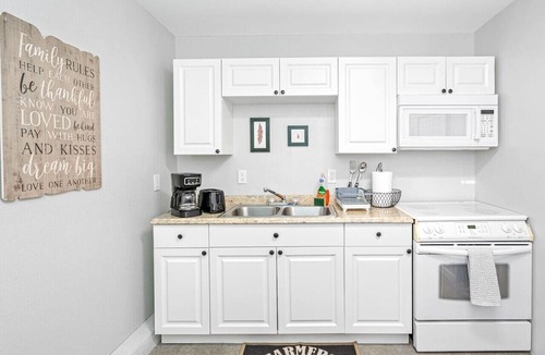 Oakford Park Apartment | Glamorous City Studio - Prime Location Near All!