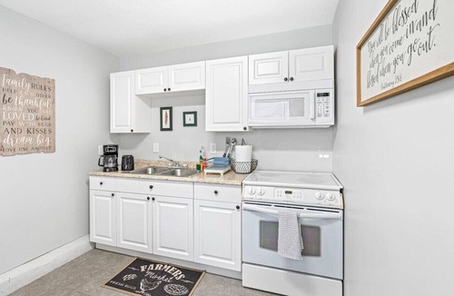 Oakford Park Apartment | Glamorous City Studio - Prime Location Near All!