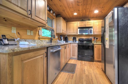 McCaysville Cabin | Go Fish | Creek Front | Pool Table | Fire Pit