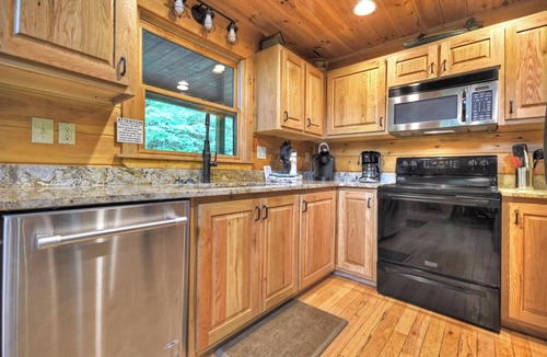 McCaysville Cabin | Go Fish | Creek Front | Pool Table | Fire Pit