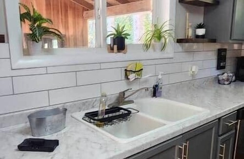 Brunswick Apartment | Golden Isles Getaway-pets welcome