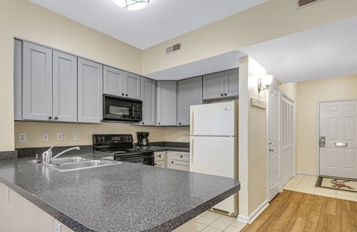 Red Hill Condo | GOLF COURSE 2 BEDROOM CONDO ESCAPE TO LEGENDS....