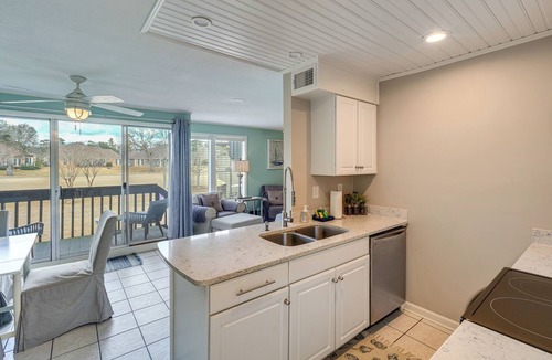 Diamondhead Condo | Golf Course Views! Couple's Retreat in Diamondhead