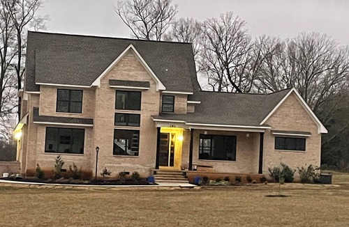 Shannon House | Gorgeous 3-bed, 3.5 bath on 32 acres of beautiful farmland, Shannon, MS. WiFi.