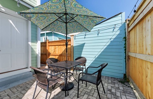 Arts/Warehouse District Cottage | Gorgeous Historic New Orleans Cottage