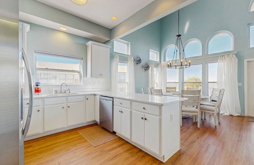 Fairhope House | Gorgeous Home Right on the Bay w/Central AC, Balcony, and Free WiFi