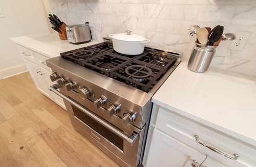 Auburn House | Gorgeous Home so close to Downtown Auburn and Auburn University!