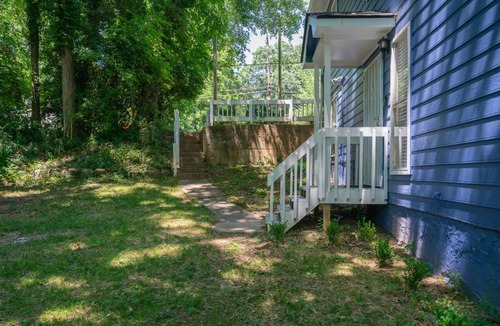 East Point Apartment | Got My Peaches Out Georgia Manor Near Downtown by Lokal Stays