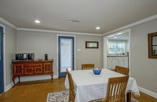 Central House | Gotta "Lovett" Farmhouse -Spacious 3 bedroom home on sprawling 6+ acres