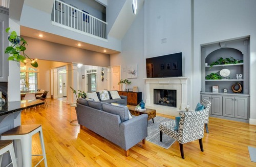 Hartwell House | Grand Lakefront Home in Hartwell w/Game Room!