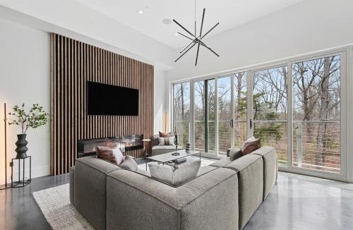 Dawsonville Villa | Grand Prix Grandeur at AMP