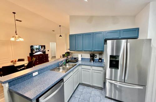 Sandy Ridge House | Grand Summer 5BR Pool Home near Disney Parks