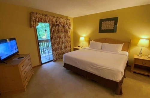Sapphire Resort | Great Adventure in North Carolina! 2 Serene Units, Free Parking, Gym, 3 Pools