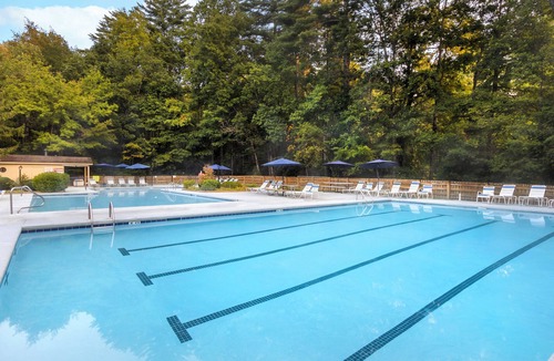 Sapphire Apartment | Great Adventure in North Carolina! 3 Pools, Ski Equipment Rentals, Free Parking