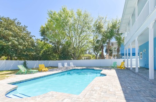 Tang-O-Mar House | Great fall deals on remodeled home w/private pool & beach volleyball court!