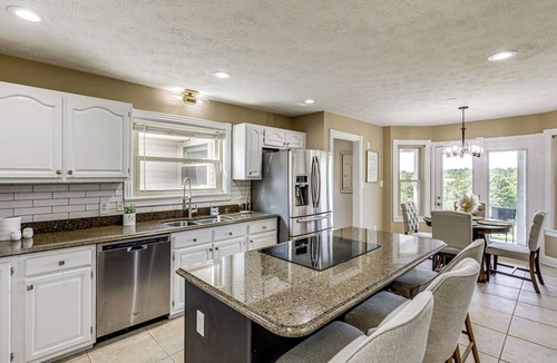 Corinth House | Great for Groups! Corinth Gem w/Game Room & Pool