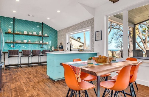 Wills Point House | Great for Large Group- Waterfront/Kayaks/Dock!