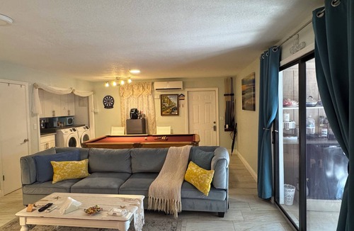 BallenIsles Apartment | GREAT LOCATION CLOSE TO BALL PARKS , BEACHES .
