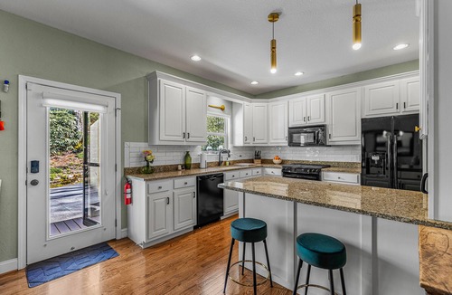 Sapphire House | Great Location for Rest and Relaxation.along with a Hot Tub!