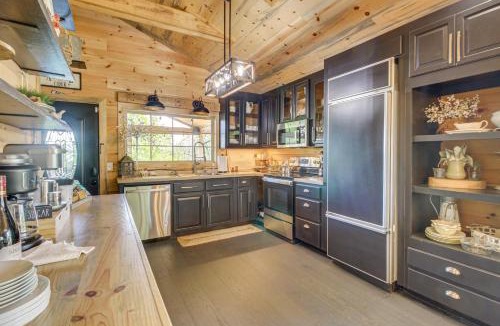 Jasper House | Great Outdoor Space: 'Margy's Farmhouse' in Jasper
