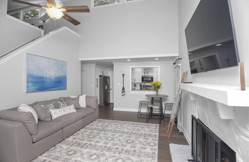 Waleska House | Great Rates |2BR+Loft |Lake Views at Arrowhead |Pool, Tennis, Boating, Hiking, Dining & Pickleball