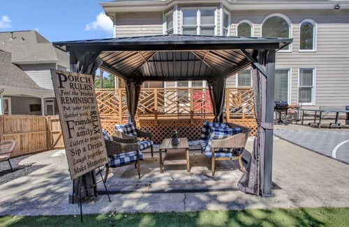 Roswell House | Great spacious home with great entertainment!