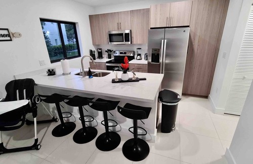 Liberty City House | Green Luxurious 5BD Jungle House by FL Keys MIA