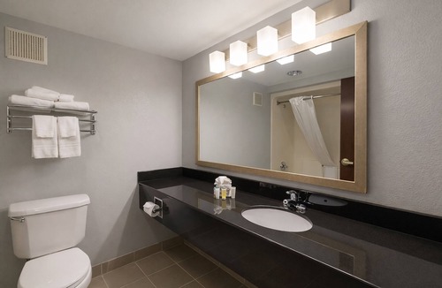 Owensboro Hotel | Greenfield Inn & Suites Owensboro, KY Airport